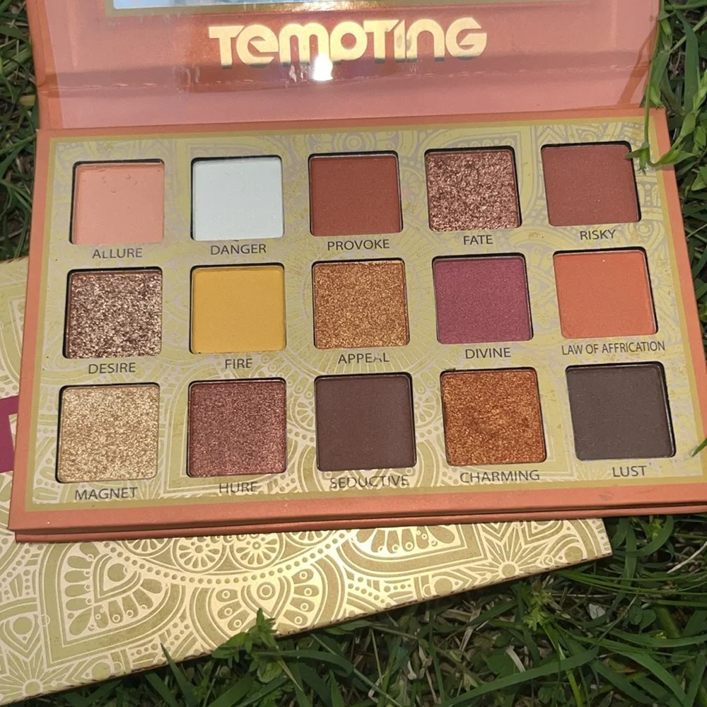 NEW beautycreations TEMPTING Eyeshadow Palette Makeup Palette Warm tone Neutrals